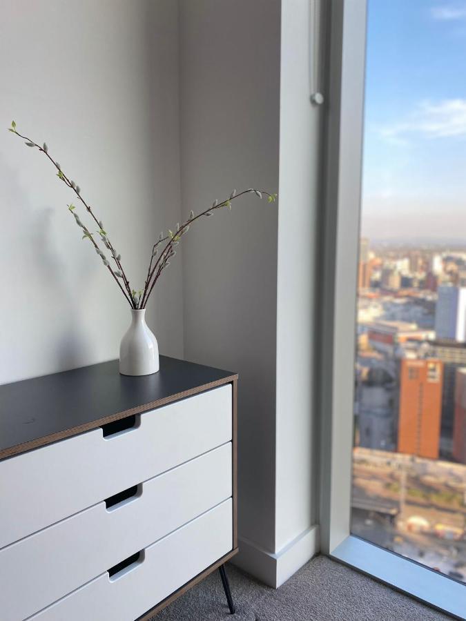Stunning 1 Bed Apartment Central Манчестер Экстерьер фото